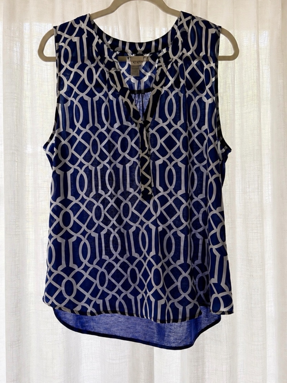 Sleeveless Geometric Print Blouse - Blue & White